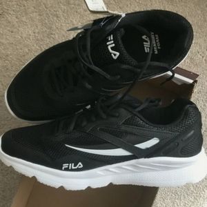 NWT Woman's Fila Memory Dysonic Running Shoes Wide